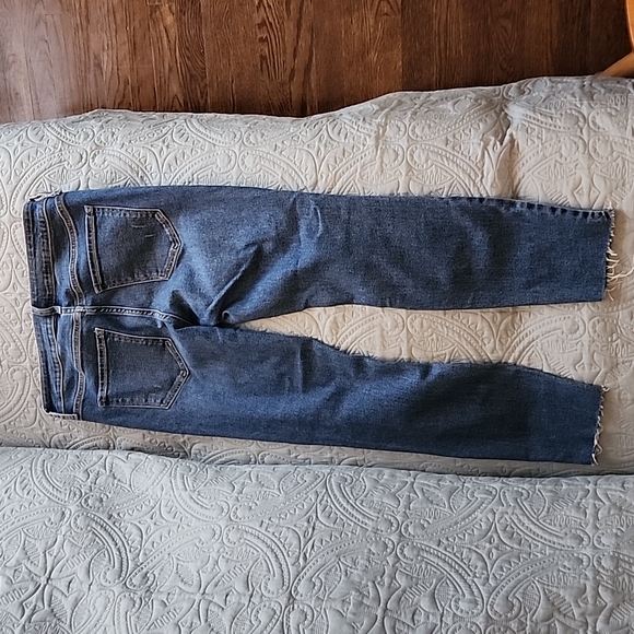 Old Navy Rockstar Super Skinny Distressed Jeans Size 8 - Picture 2 of 4